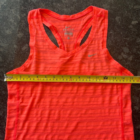 Nike - DriFit Bright Pink workout tank - Picture 3 of 4